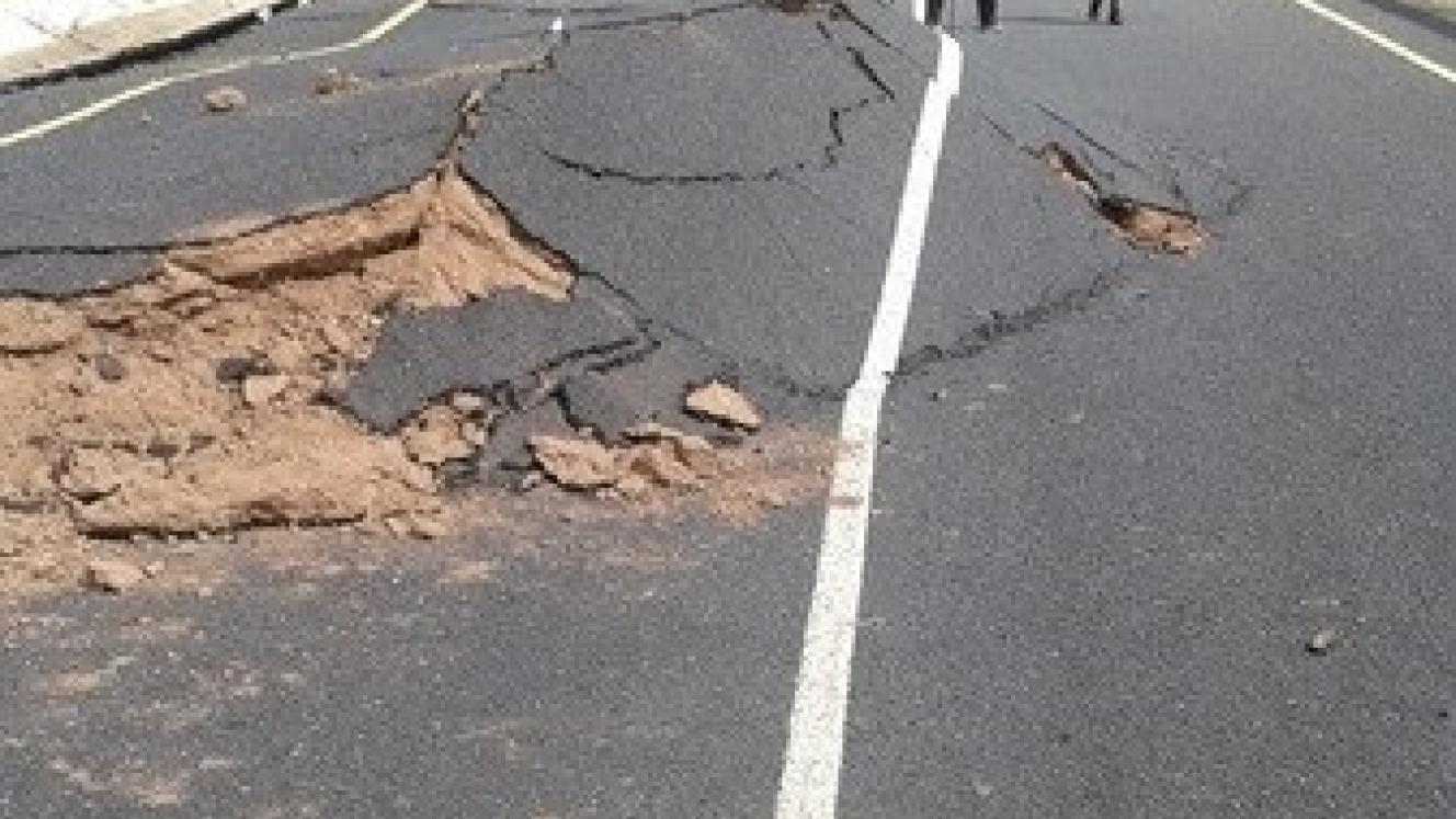 The road surface of the Luangwa Feira road was damaged.