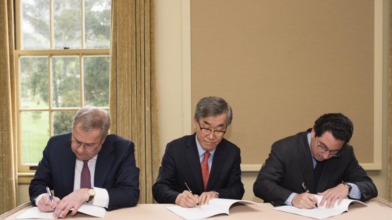 Inking the deal are (from left to right), Soren Skou, CEO of Maersk Group, CK Yoo, CEO of HMM, and Diego Aponte, president and CEO of MSC.