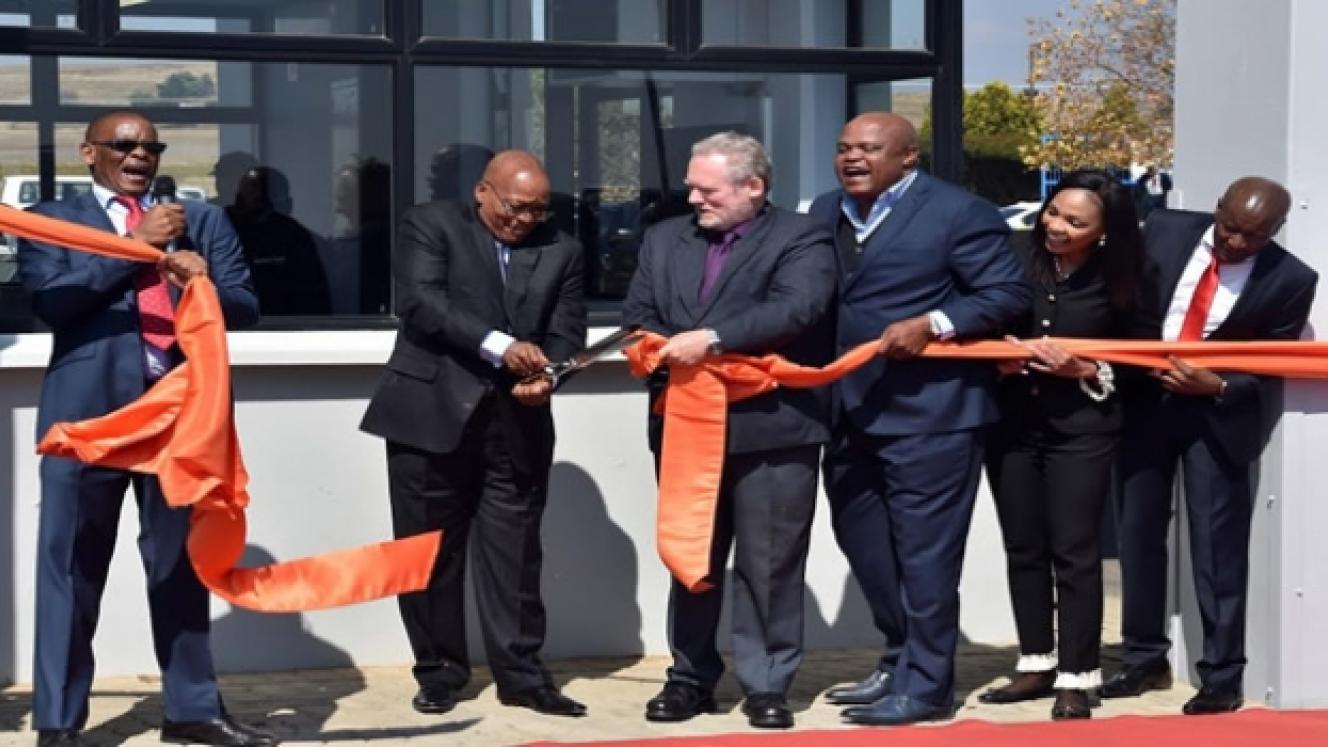 President Jacob Zuma (centre) accompanied by Rob Davies and Free State Premier, Ace Magashule, at the launch of the Maluti-a-Phofung Special Economic Zone in Harrismith, Free State Province. 