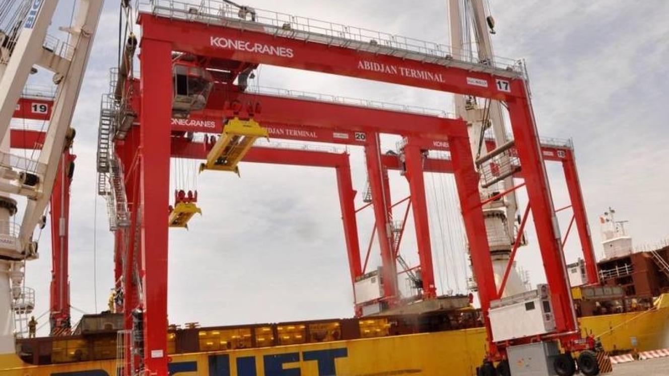 Abidjan Terminal has reached record levels of container handling productivity achieving an average of over 100 movements per hour.