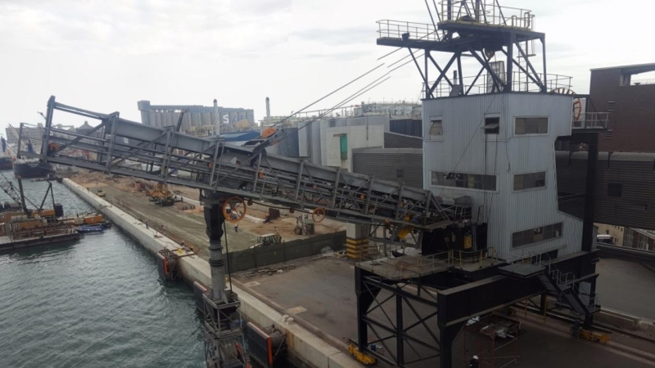 Each overhauled shiploader has a vertical lift of 1.32 m and a horizontal seaward shift of 4 m.