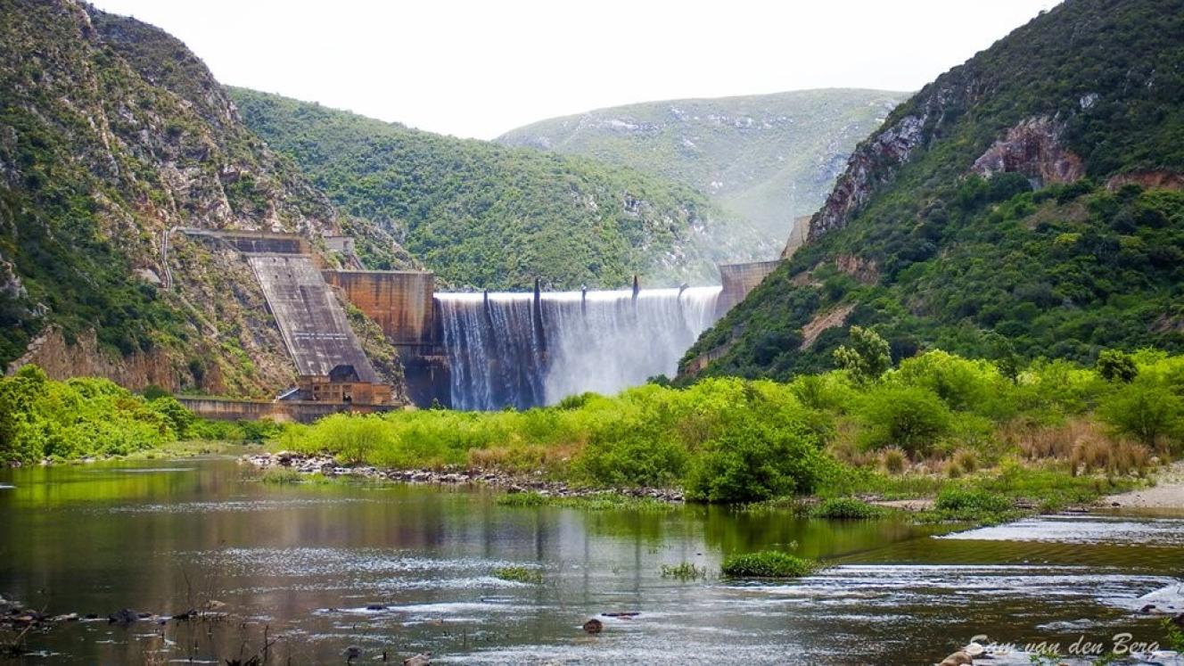 Kouga dam, an arch dam on the Kouga River.