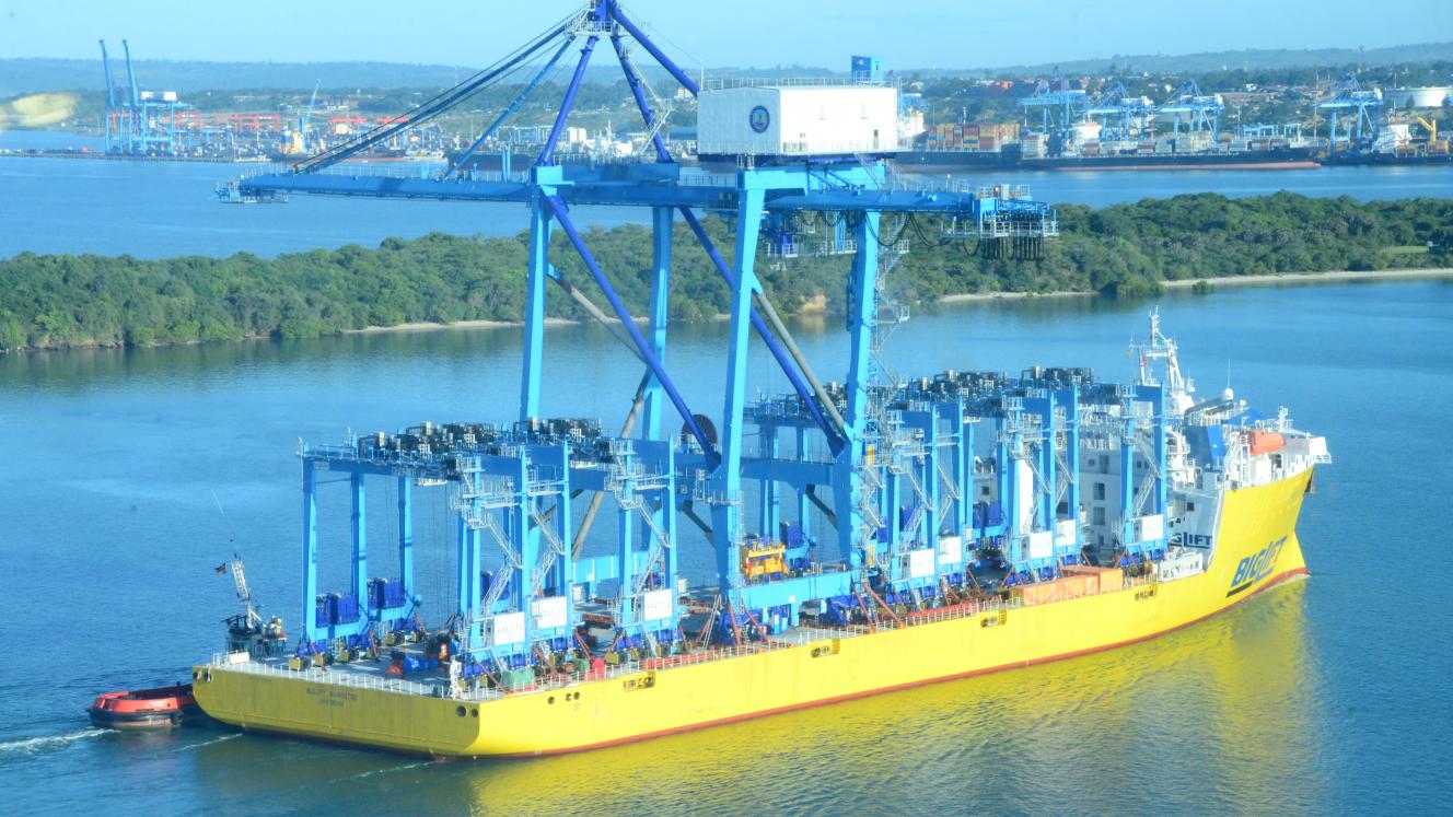 MV Biglift Barentsz cruising the Kilindini channel to discharge the equipment at Berth No 21 at the Port of Mombasa’s Second Container Terminal.