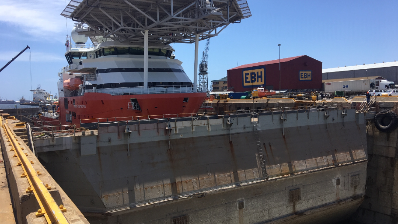 The existing caisson holding back a moored vessel undergoing repair work at Cape Town’s Sturrock Dry Dock.