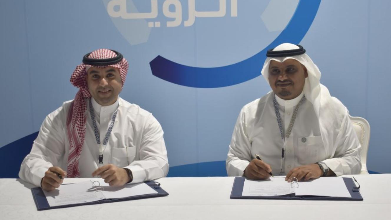 Omar Hariri, CEO OF Saudi Cargo, signs a JV with Rayan Qutub, the CEO of King Abdullah Economic Port.