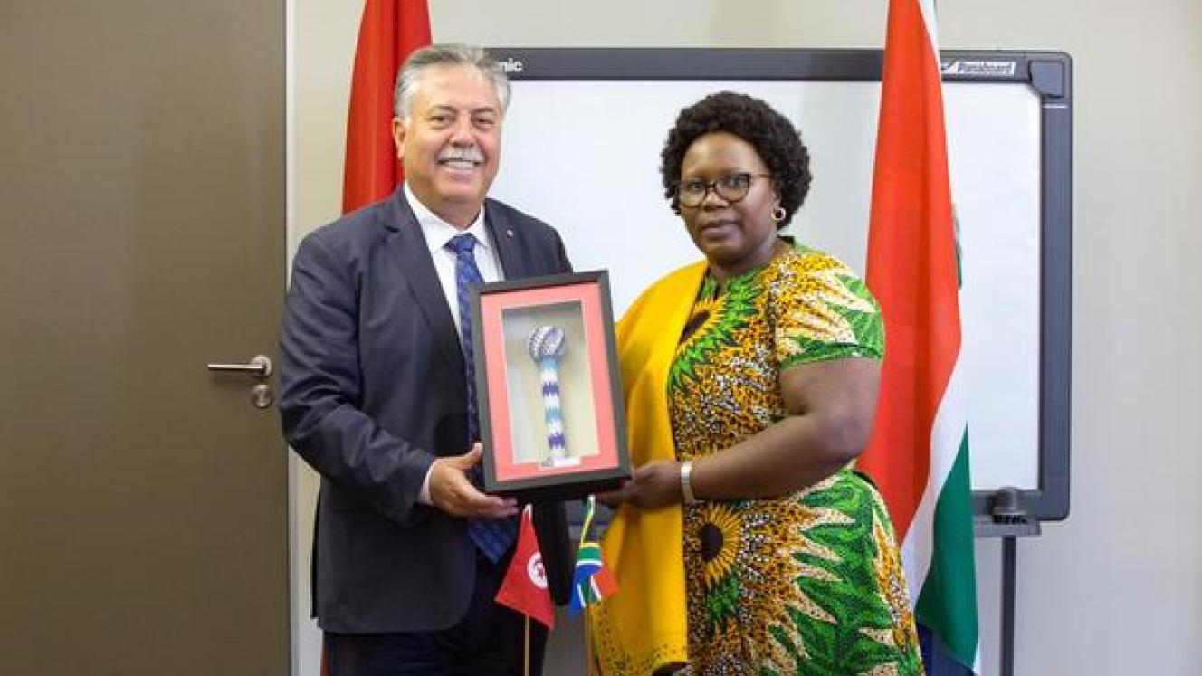 Deputy minister of trade and industry Nomalungelo Gina hands a “Proudly South African" gift to Tunisian secretary of state for foreign affairs, Sabri Bachtoji. 