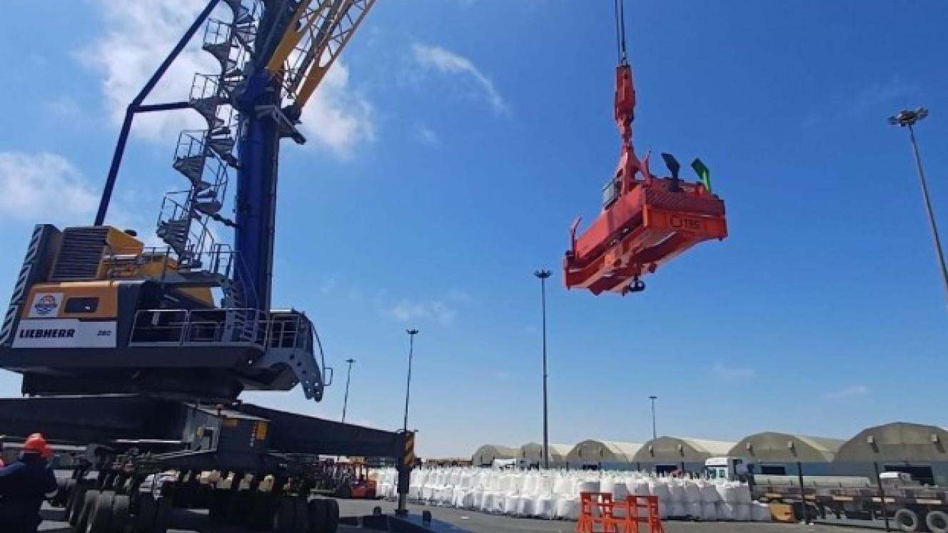 “Exciting New Cranes Launch at Walvis Bay Port, Revolutionizing Operations!” “Exciting New Cranes Launch at Walvis Bay Port, Revolutionizing Operations!”