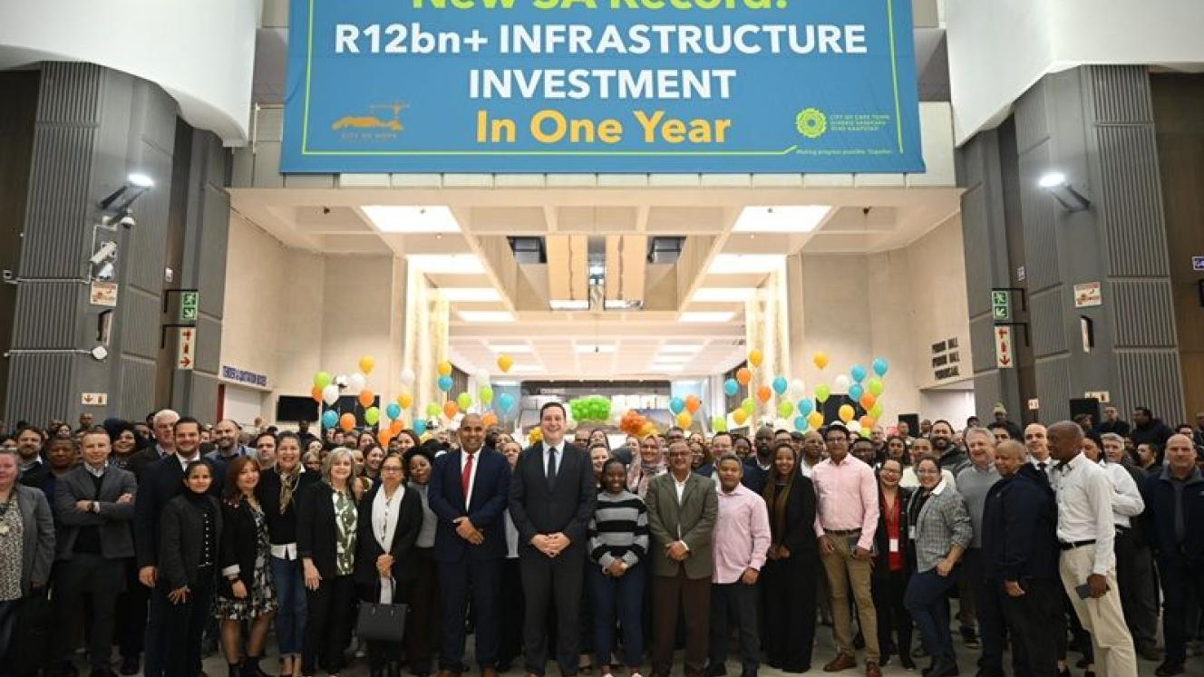Cape Town Mayor Geordin Hill-Lewis announced the City’s capital expenditure tally of over R12,2bn for the 2025/26 financial year during an event at the Civic Centre on July 30.