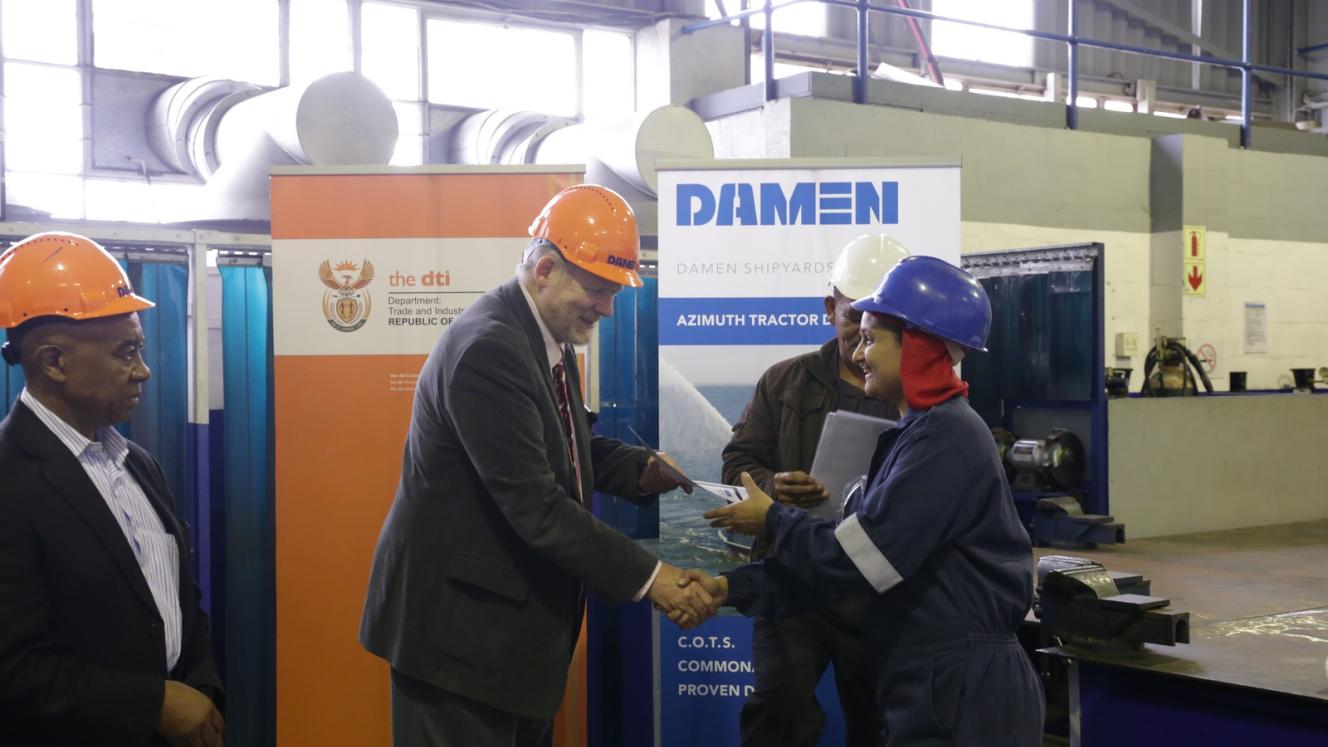 Artisan Jamie Lee Carelse receives her certificate from Dr Rob Davies.