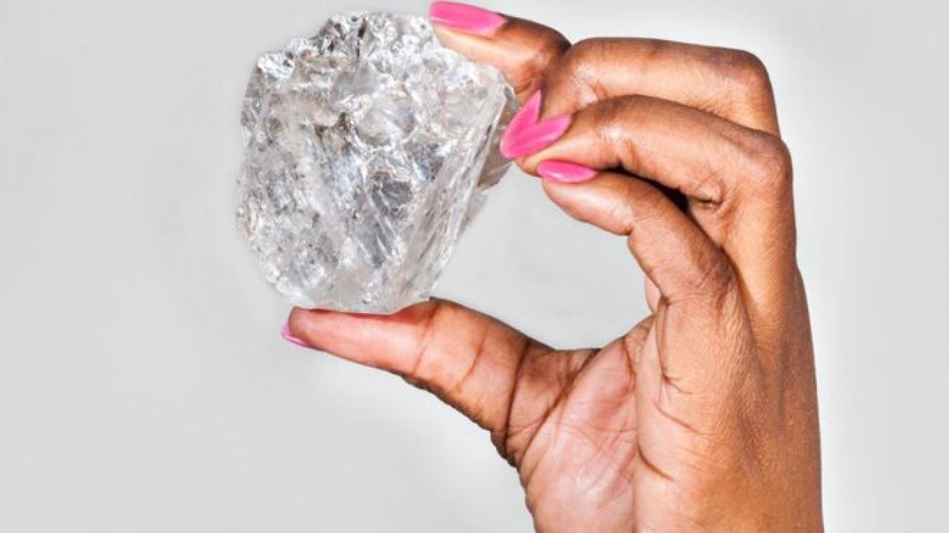 The world’s second largest gem quality diamond, found in Botswana, measures 65mm x 56mm x 40mm in size.