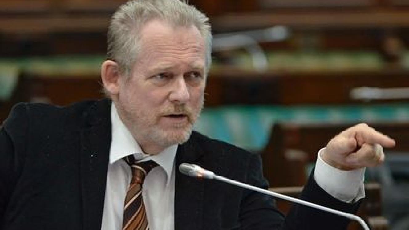 Davies addresses parliament on Obama’s letter today.
