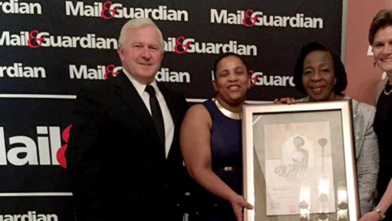 Pictured with the award (from left) … Dr Iain Barton; sister Siza Nkosi (Tembisa Clinic); sister Nomsa Zazakoywe (Villa Lisa Clinic); and Lynda Toussaint (Unjani Clinics).