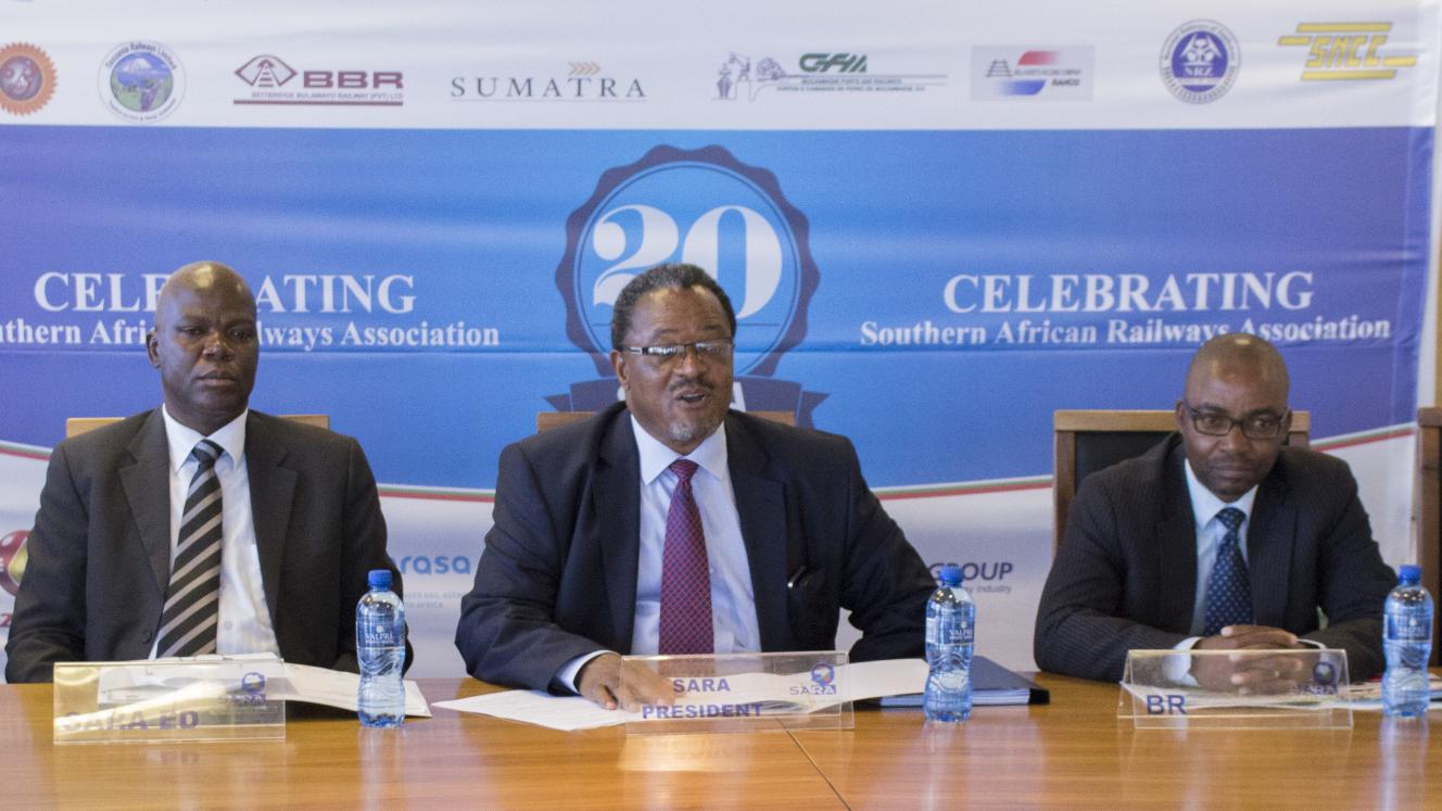 Sara president and chief executive officer Stephenson Ngubane (centre)