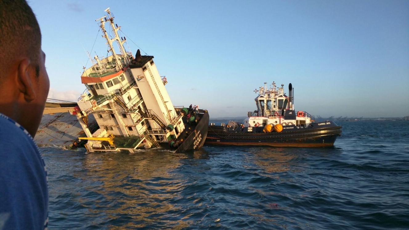 The VPM Atila sinking in the Panama Canal on Sunday