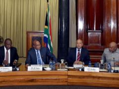 At the Presidential CEO Initiative meeting are, from left, deputy president Cyril Ramaphosa, President Jacob Zuma, finance minister Pravin Gordhan and Busa CEO Jabu Mabuza. Photo credit: GCIS