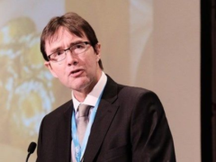 Minerals Council CEO Roger Baxter has called on the government to intervene and save the country’s dwindling economy. 