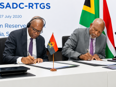 Banco Nacional de Angola Governor, Manuel Tiago Dias (left), and SARB Governor Lesetja Kganyago sign an agreement supporting the integration of the Angolan kwanza into the SADC payment system.