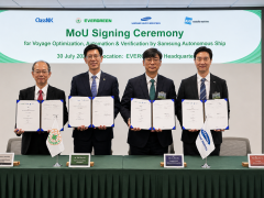 Keemoon, Executive Director for Global SEA Division, Weathernews Inc; Hyun Joe Kim, Executive Vice President, Head of Ship & Offshore Research Institute, Samsung Heavy Industries; Jack H.M. Yang, Deputy Div. Chief, Ship Div., Evergreen Marine Corporation; and Yoshiya Yamaguchi, Executive Vice President, ClassNK.