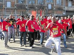 Over 30 000 National Union of Mineworkers (NUM) members from the coal industry are on strike, demanding a pay hike of R1 000 in the lower paid category.