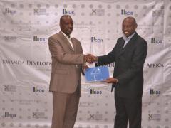TMEA Rwanda country director, Hannington Namara (right) and RDB CFO, Mark Nkurunziza (left) during the launch of RDB’s One Stop Centre online portal. 