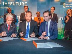 At the signing…(from left) Joao Miguel Santos, director, international sales - Africa, Boeing Commercial Airplanes; Ian Cruickshank, SAA group environmental affairs executive, and Maarten van Dijk, CEO of SkyNRG BV.  