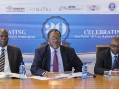 Sara president and chief executive officer Stephenson Ngubane (centre)