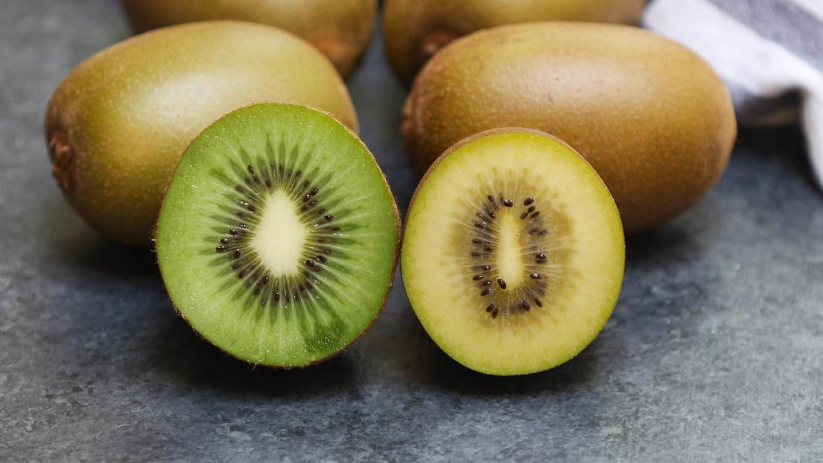 Premium Photo Gold kiwis isolated