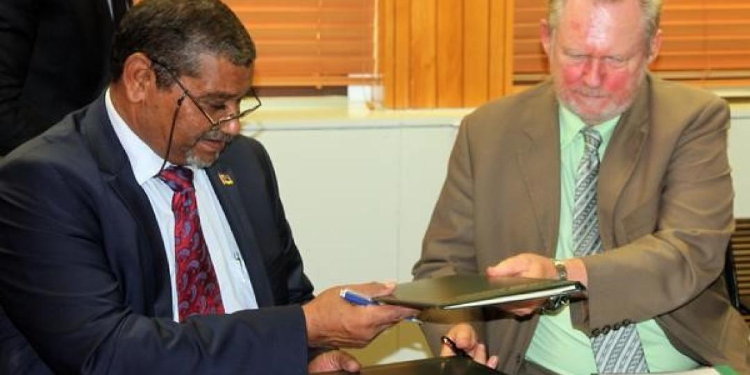 Minister of Trade and Industry, Dr Rob Davies (South Africa), and Dr Ragendra Berta de Sousa, (Mozambique), left, exchange documents at the signing the MoU on Economic Cooperation between South Africa and Mozambique on Tuesday.